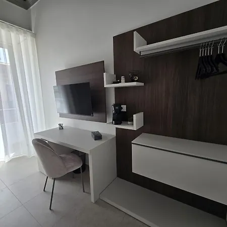 بيت ضيافة Mazzini Square 4*